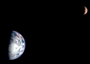 Picture of Earth and Moon in Space (68853 bytes)